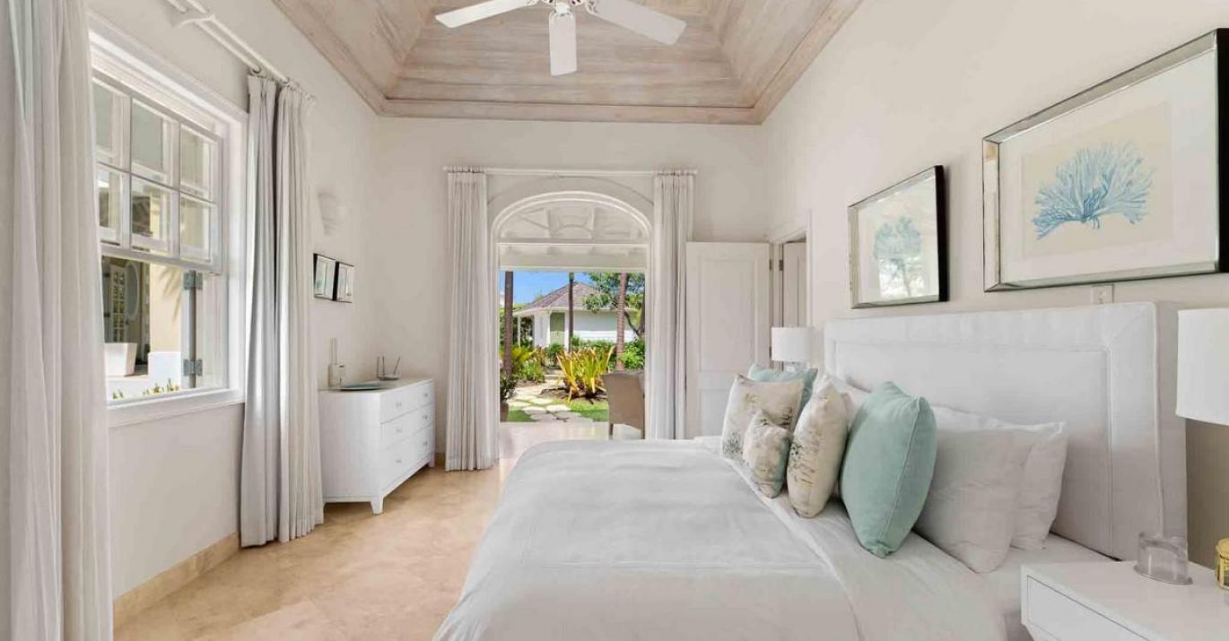 Bananaquit cottage bedroom