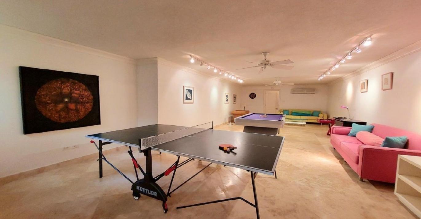 Bananaquit games room