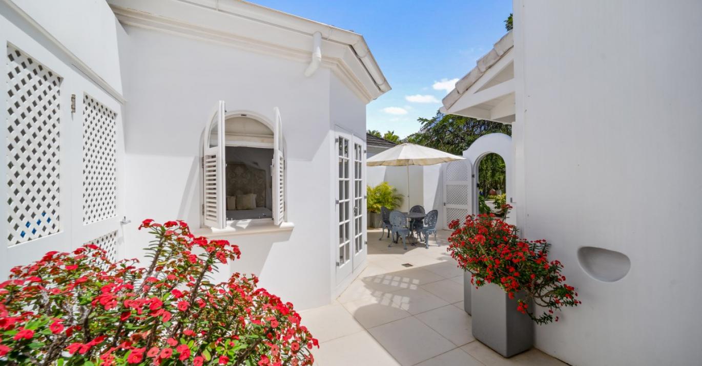 Cassia 5 cottage walkway