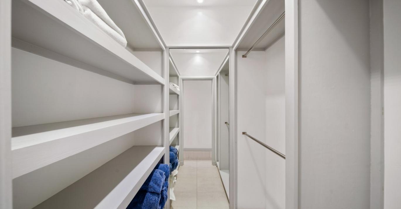 Cassia 5 walkin closet