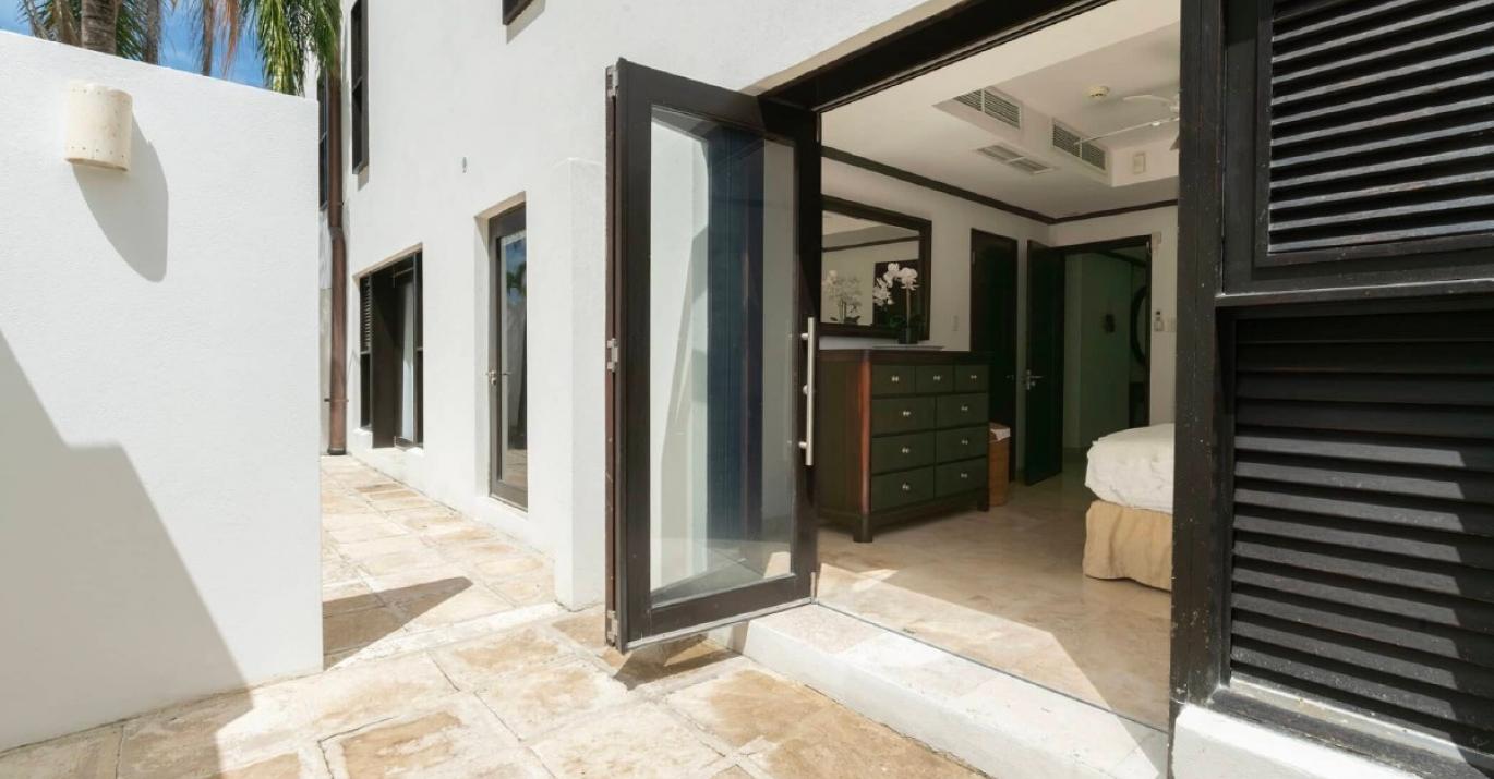 coral cove 1 bedroom entry