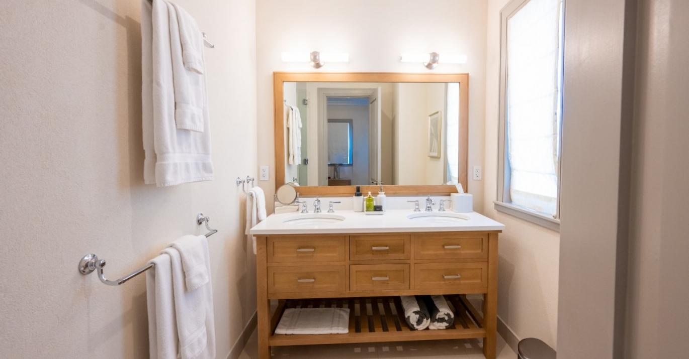 Courtyard Villa bathroom 2