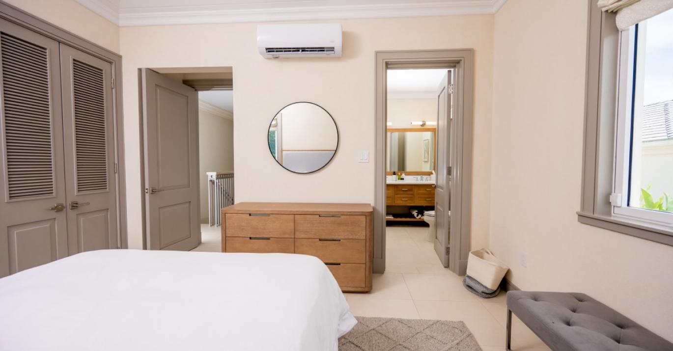 Courtyard Villa upstairs bedroom 2