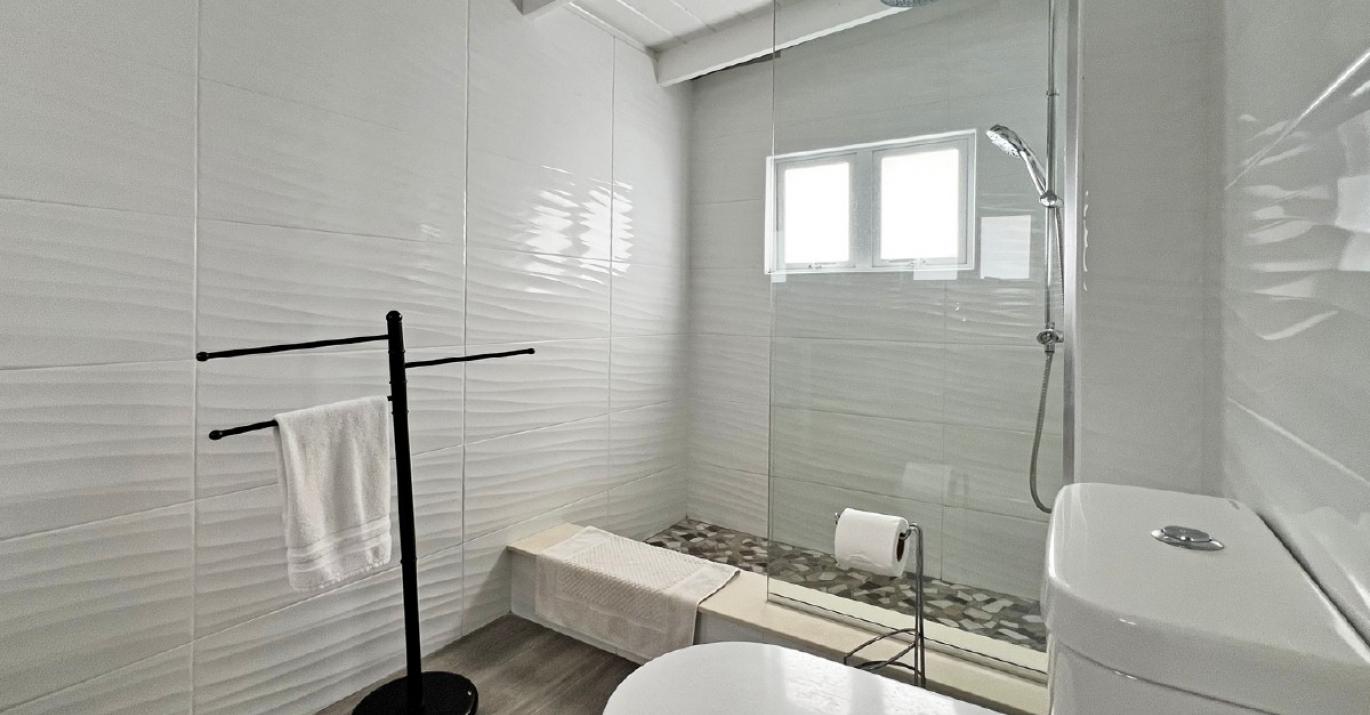 Dawlish cottage bathroom