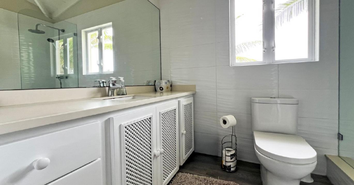 Dawlish shared bathroom