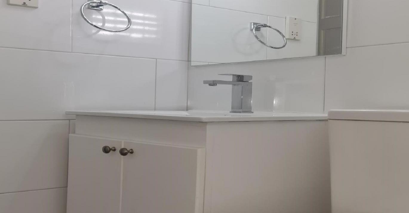 GG 210 bathroom