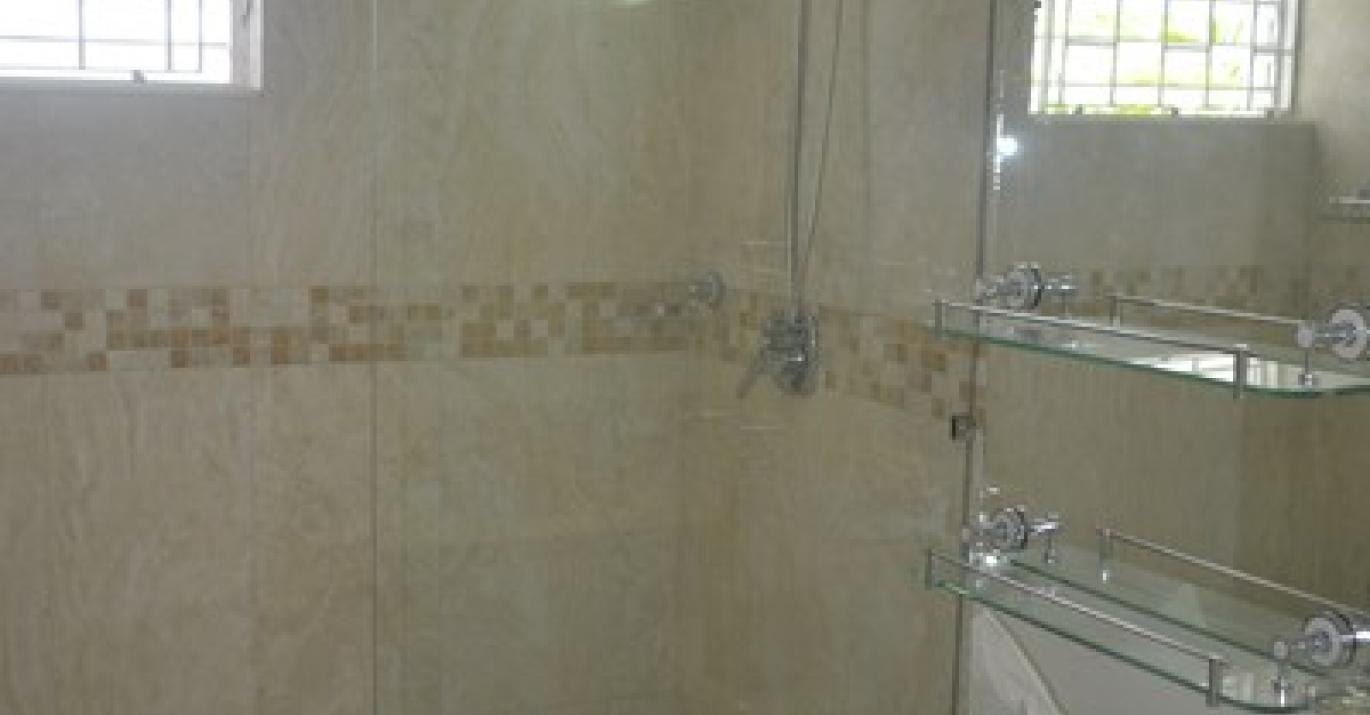 GG 235 bathroom