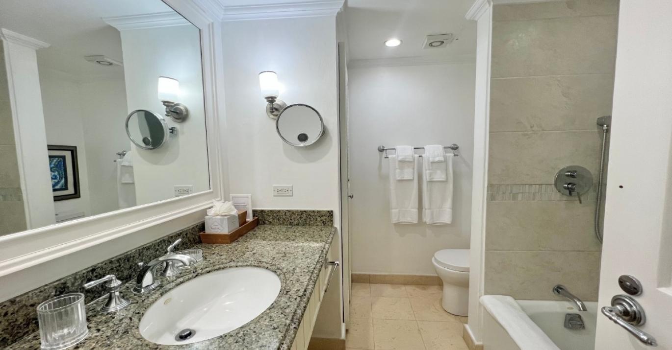 glitterbay 113 bathroom