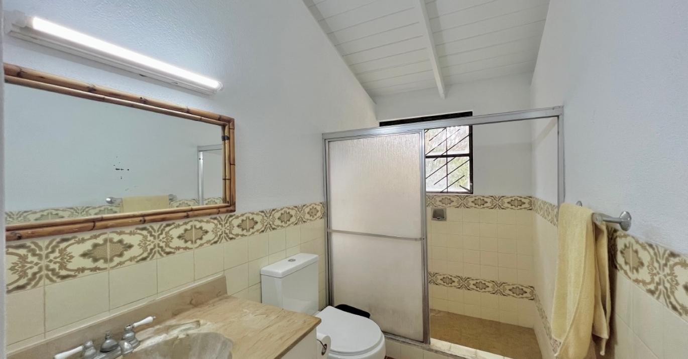 golden acre 2 bathroom