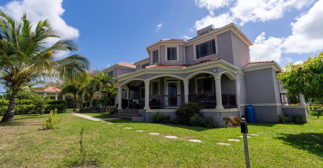 Halls villa 2 prior park meadows