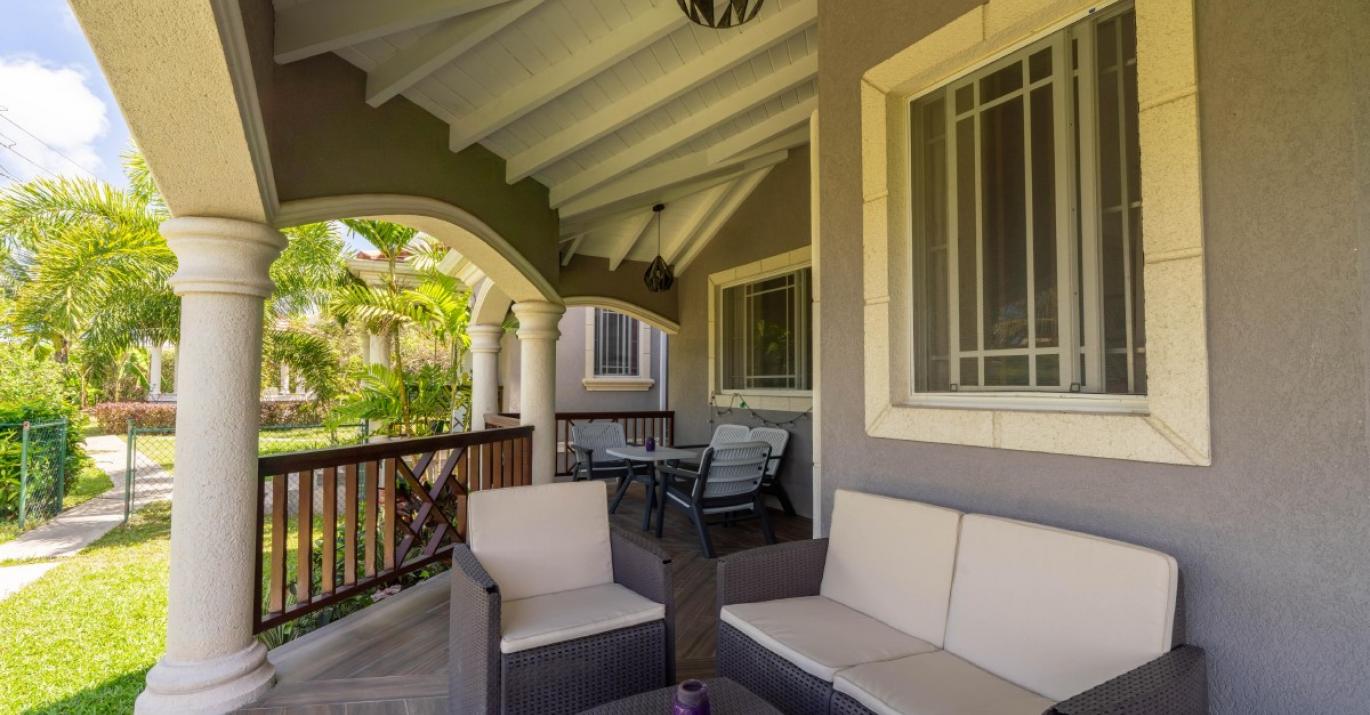 Halls villa 2 covered patio