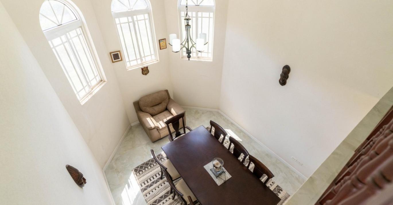 Halls villa 2 dining view