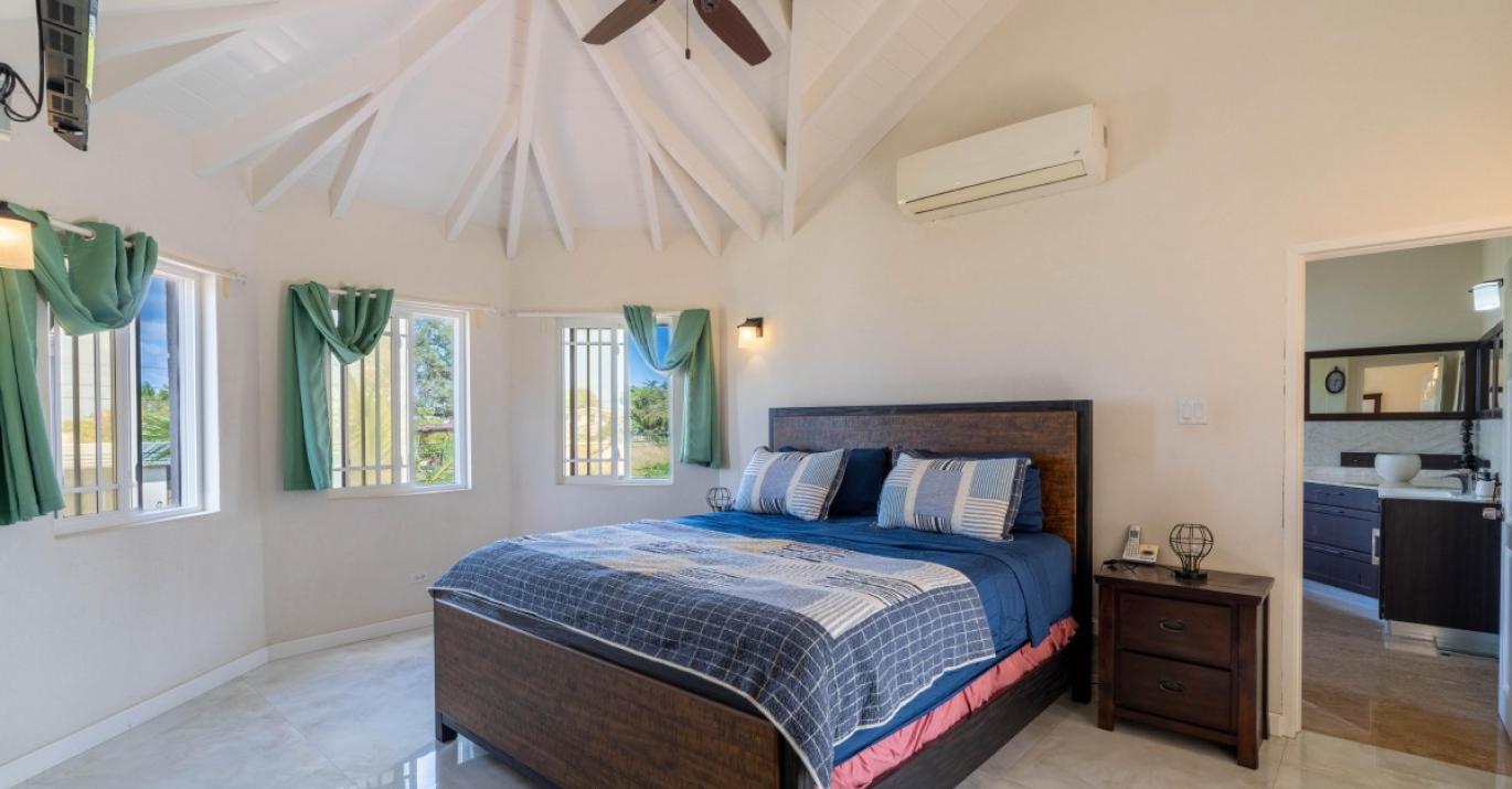 Halls villa 2 master suite