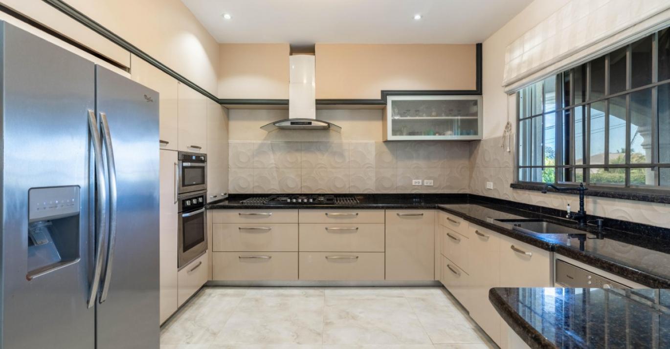 Halls villa 2 modern kitchen