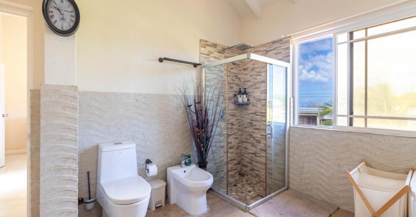 Halls villa 2 shower