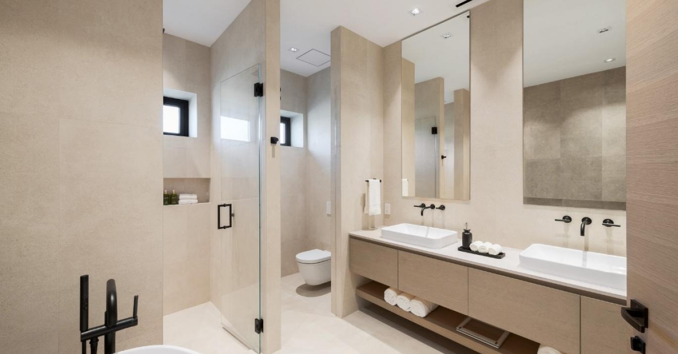 Hilltop bathroom 026