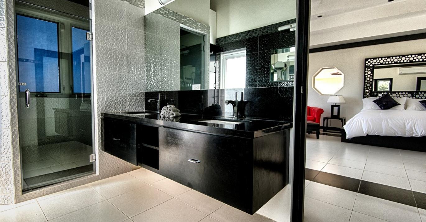 LMM glass & mirror bathroom