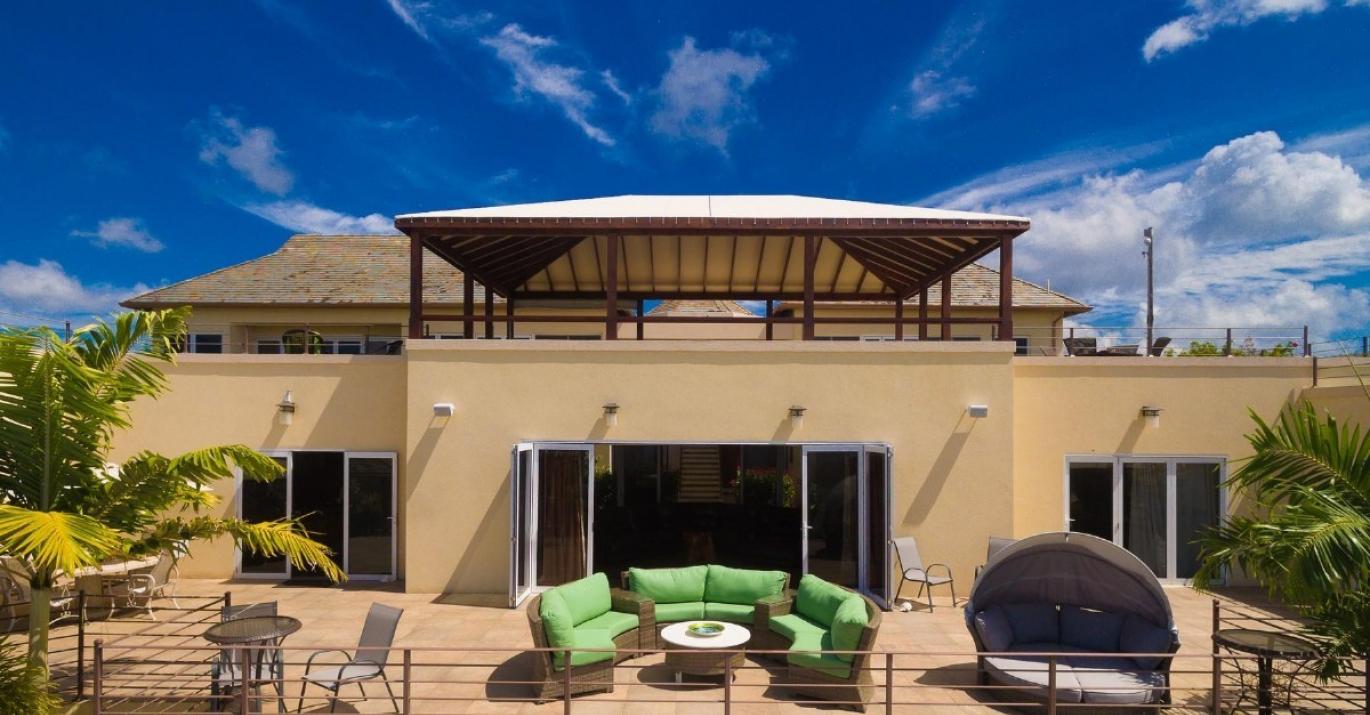 La Maison Michelle deck