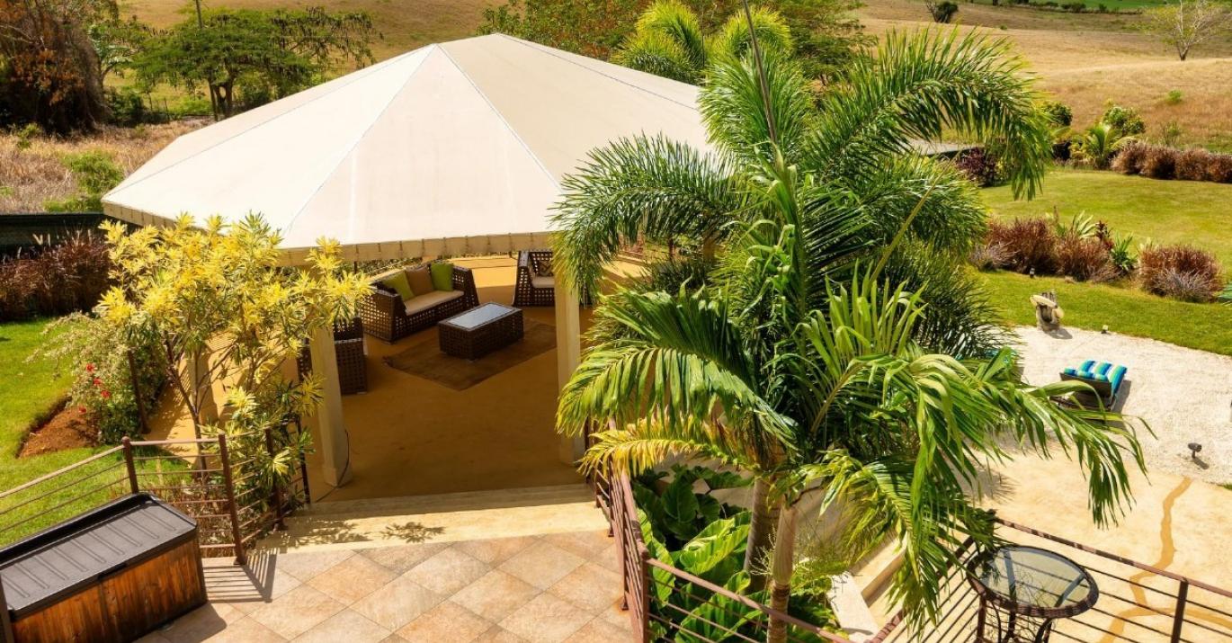 La Maison Michelle dining gazebo