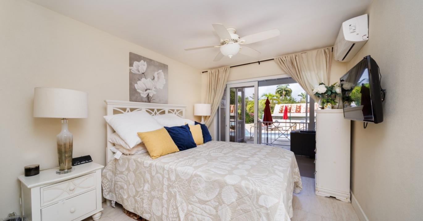 Lantana1 primary bedroom