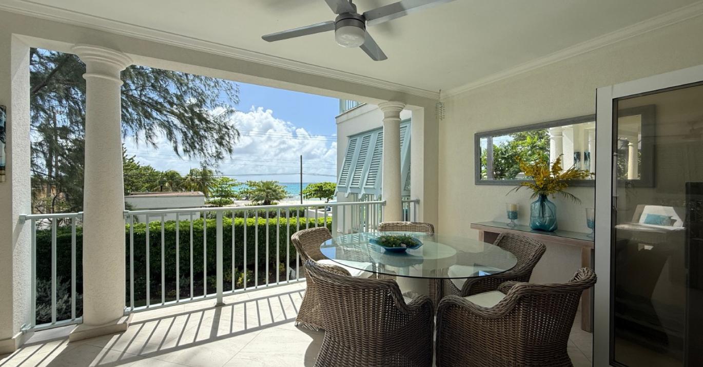 lighthouse 104 outdoor dining