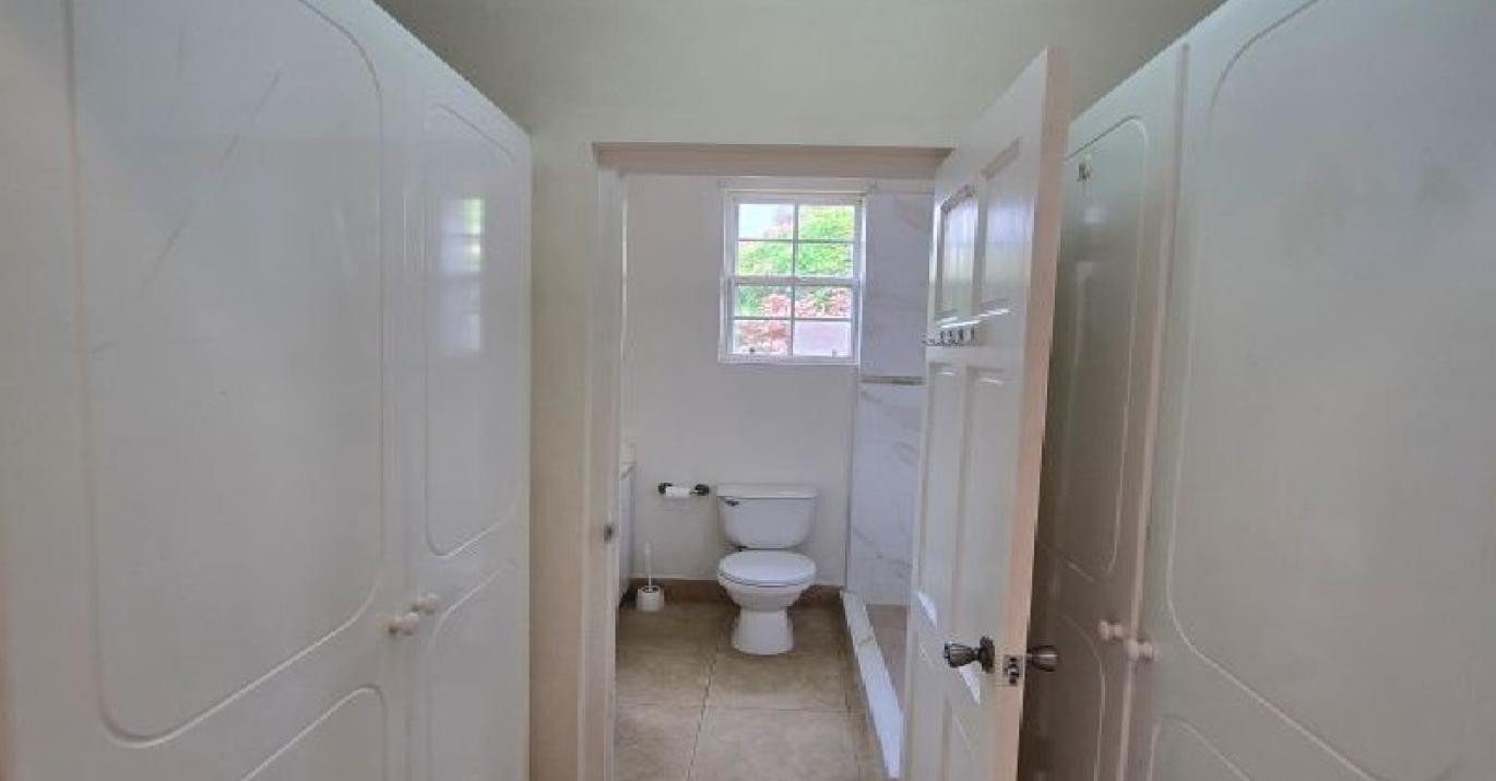 bakers 41 master bathroom