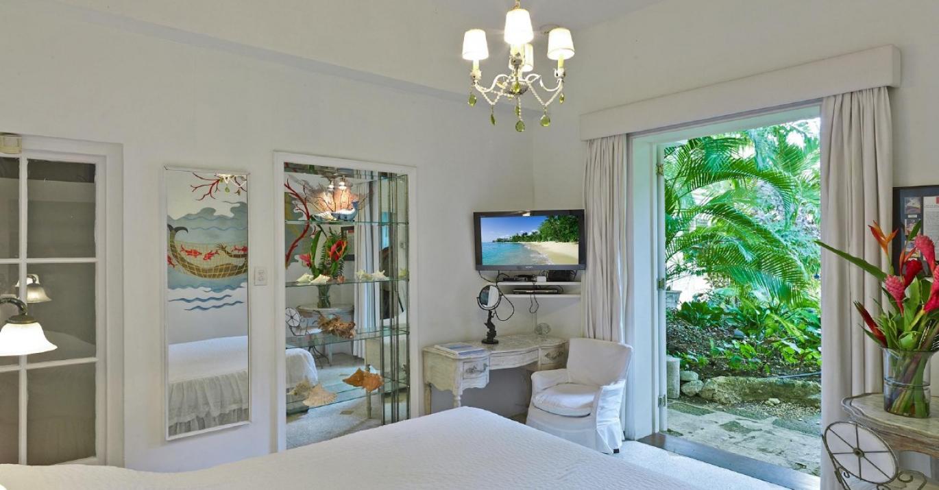 Nelson Gay bedroom 001