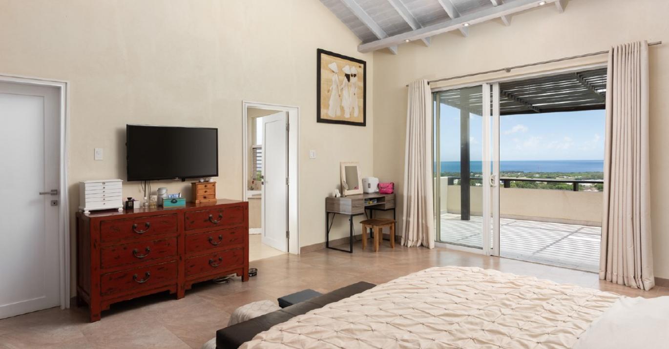 Ravello large bedroom