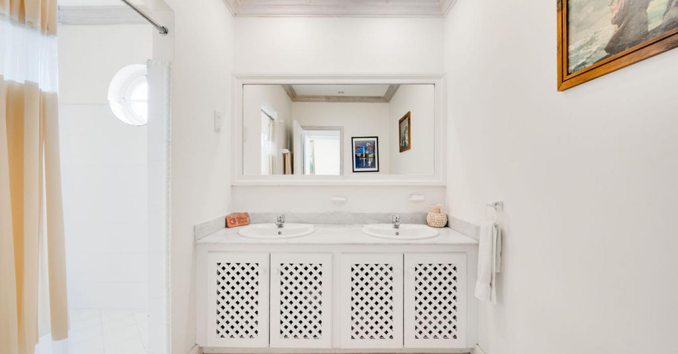 Royal Villa 21 bathroom 1