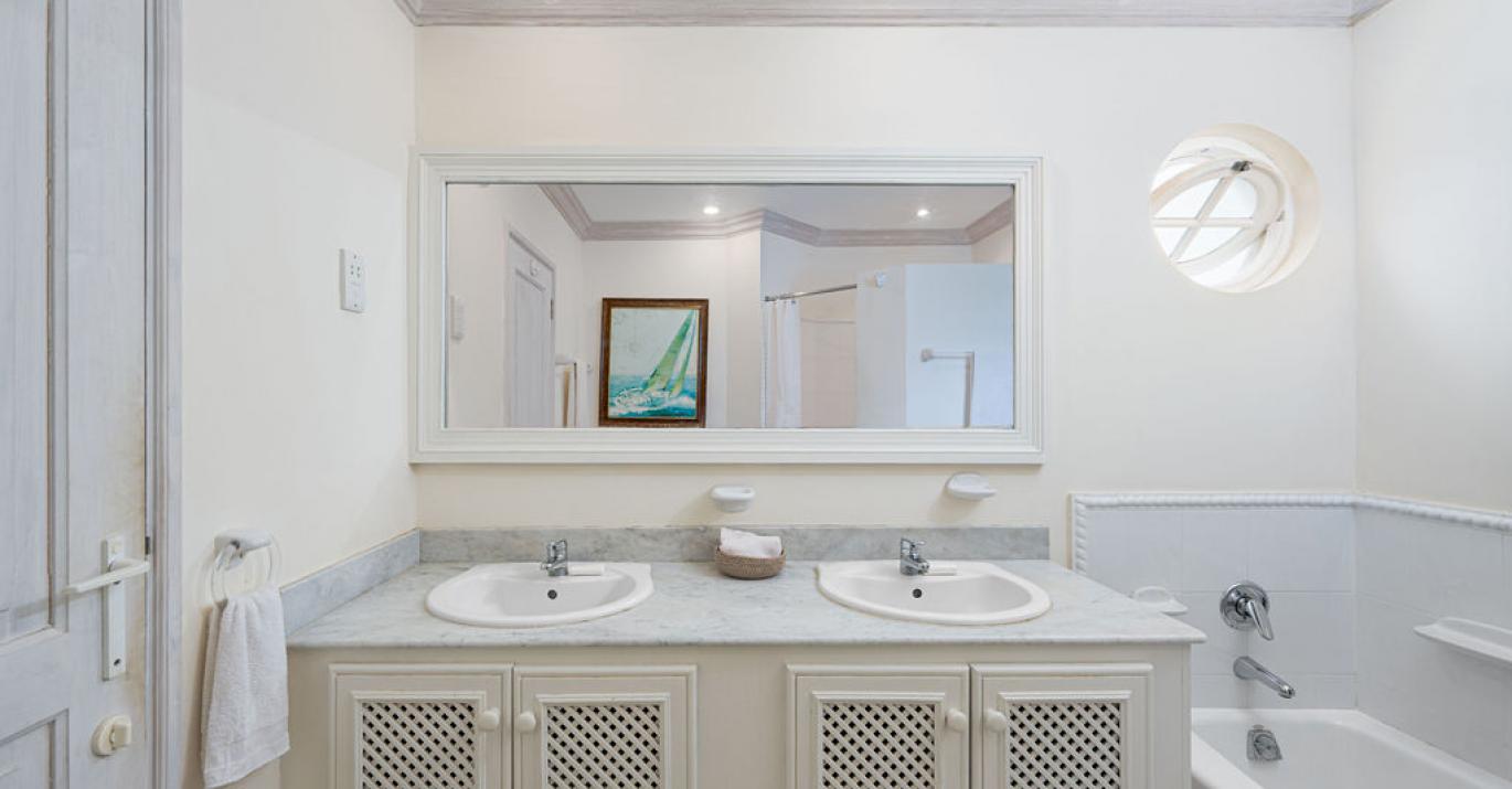 Royal Villa 21 bathroom 3