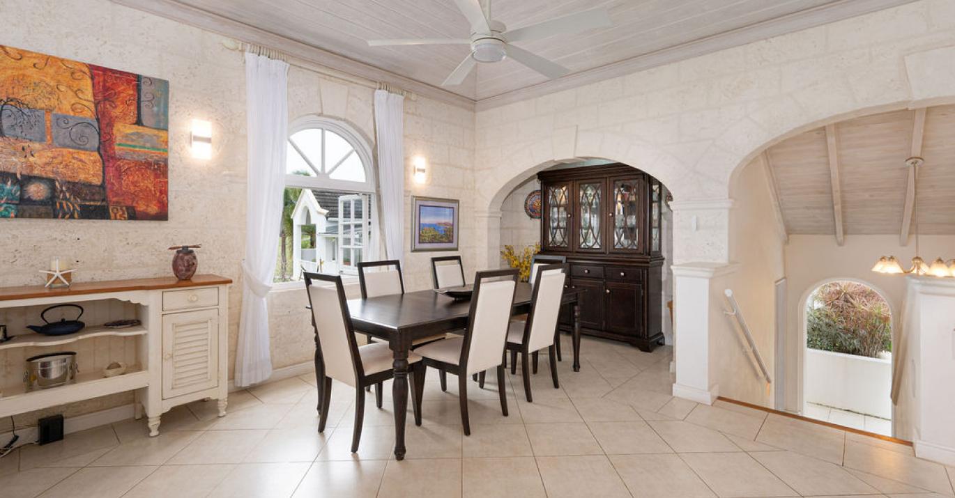 Royal Villa 21 dining