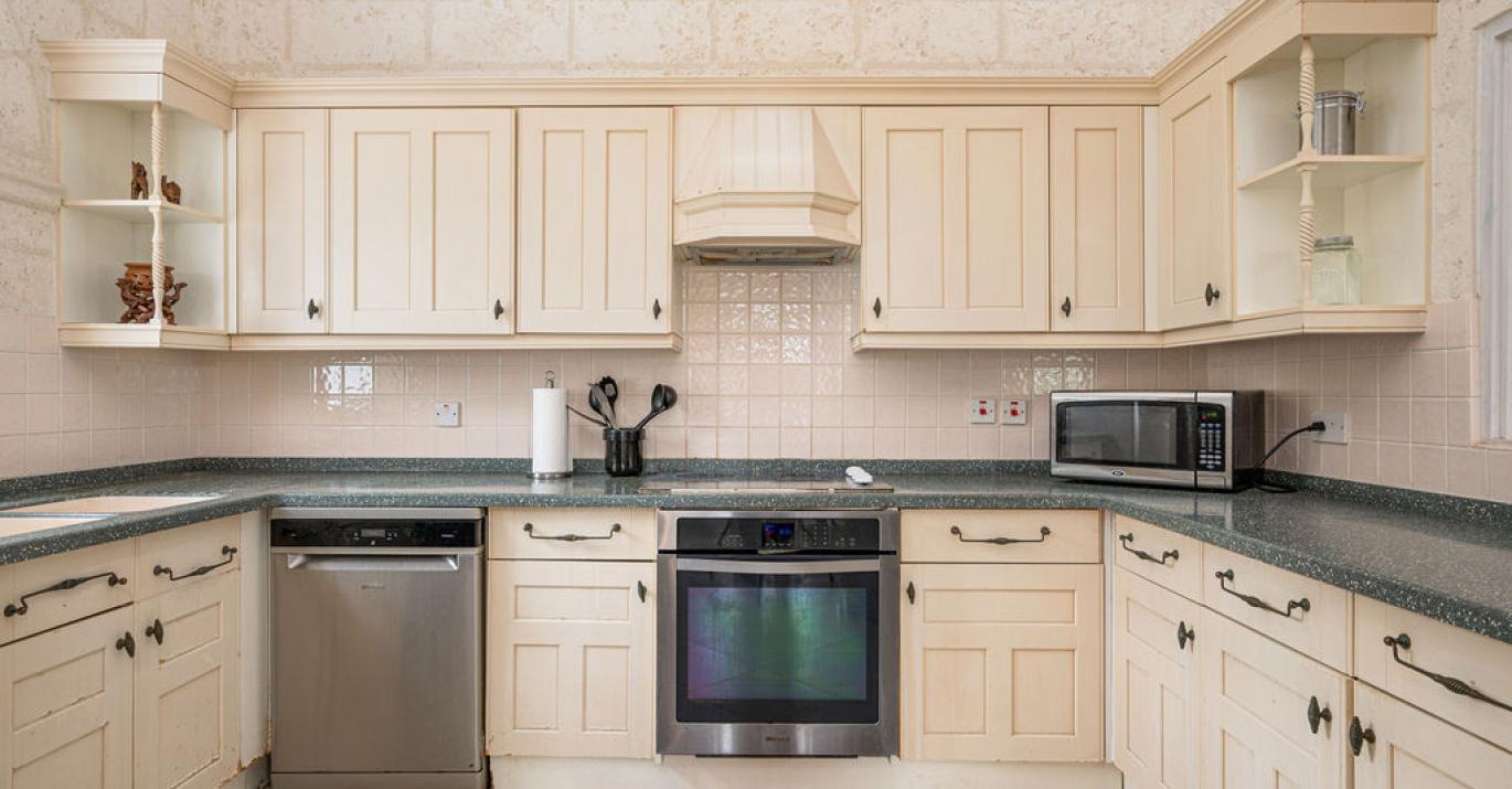 Royal Villa 21 kitchen