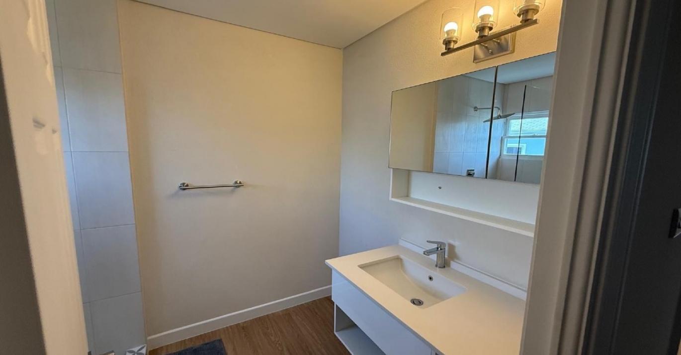 SA 692 bathroom