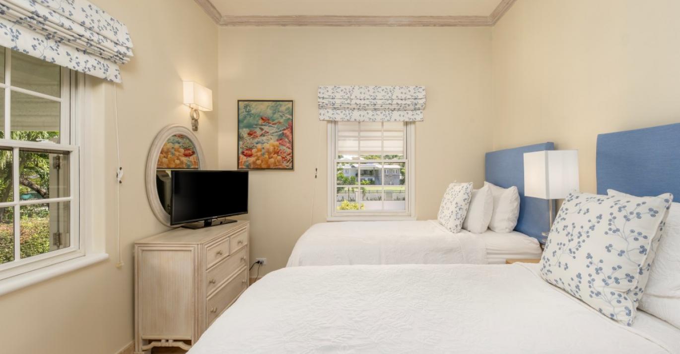 Sandalo twin bedroom