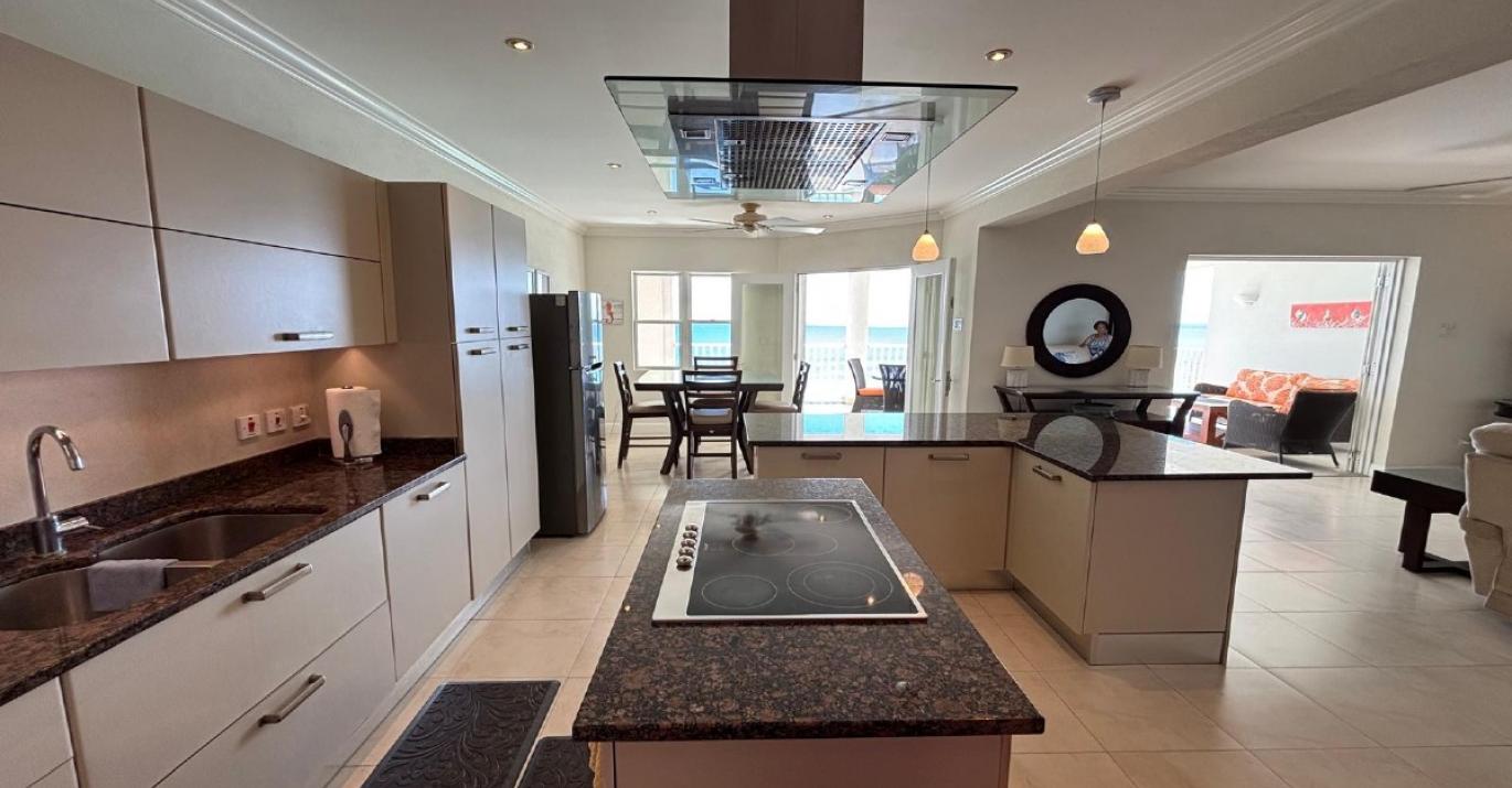 Sandy Hook 32 fitted kitchen