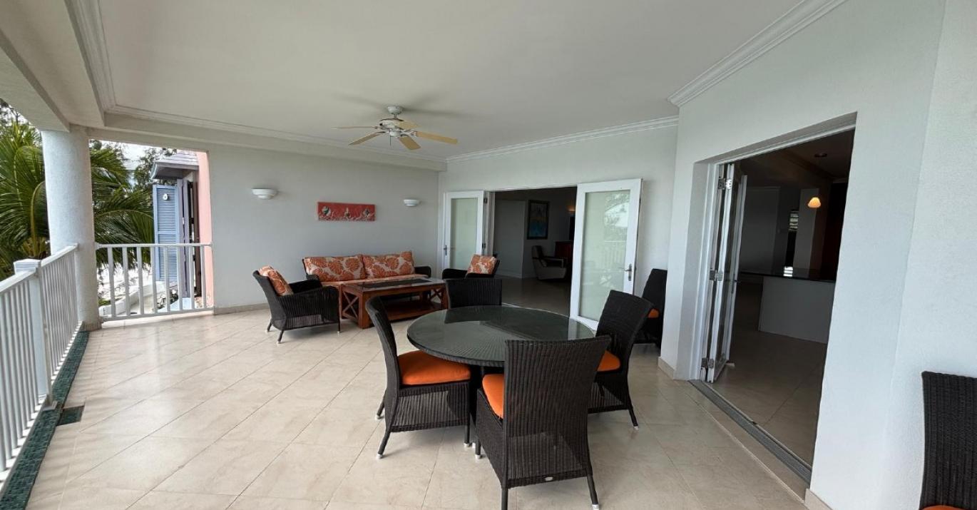 Sandy Hook 32 terrace dining