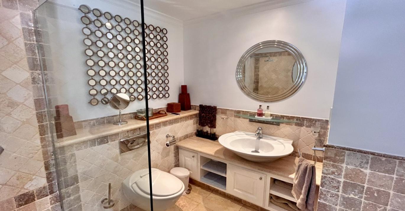schooner bay 105 bathroom