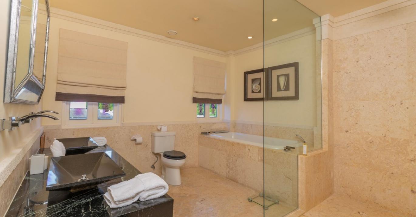 Smugglers 7 master en suite