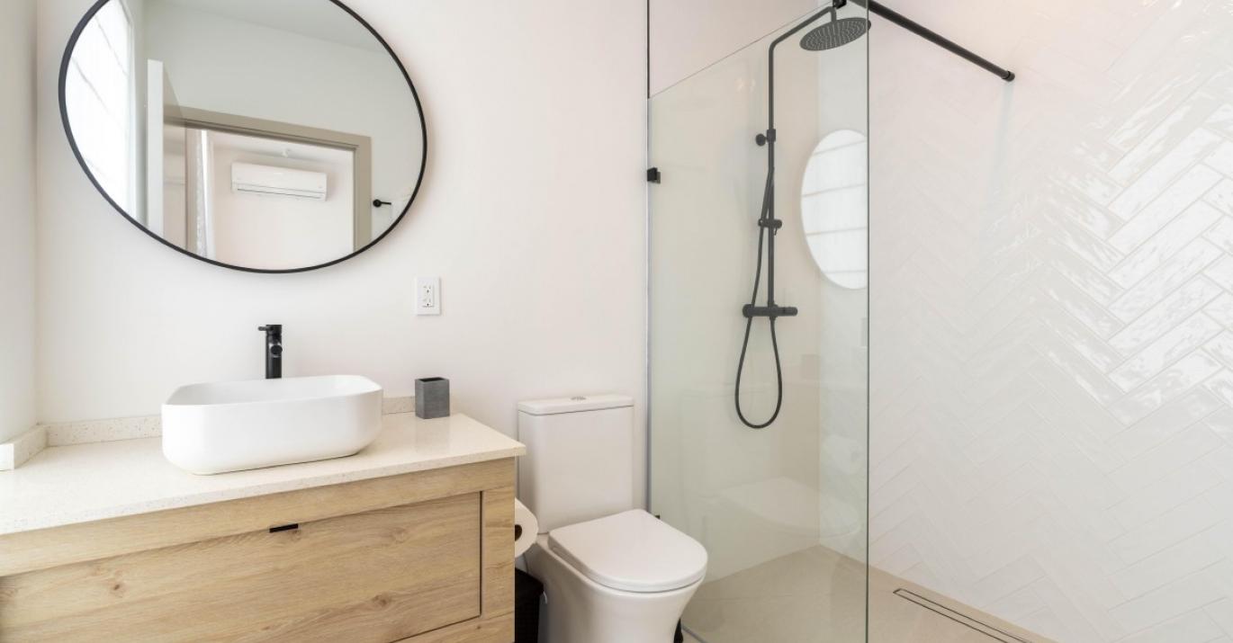 Sorrento 16 bathroom