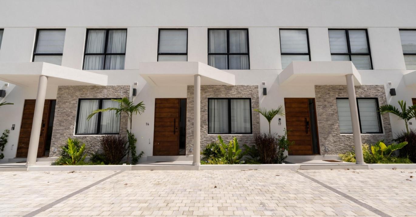 Sorrento 16 exterior