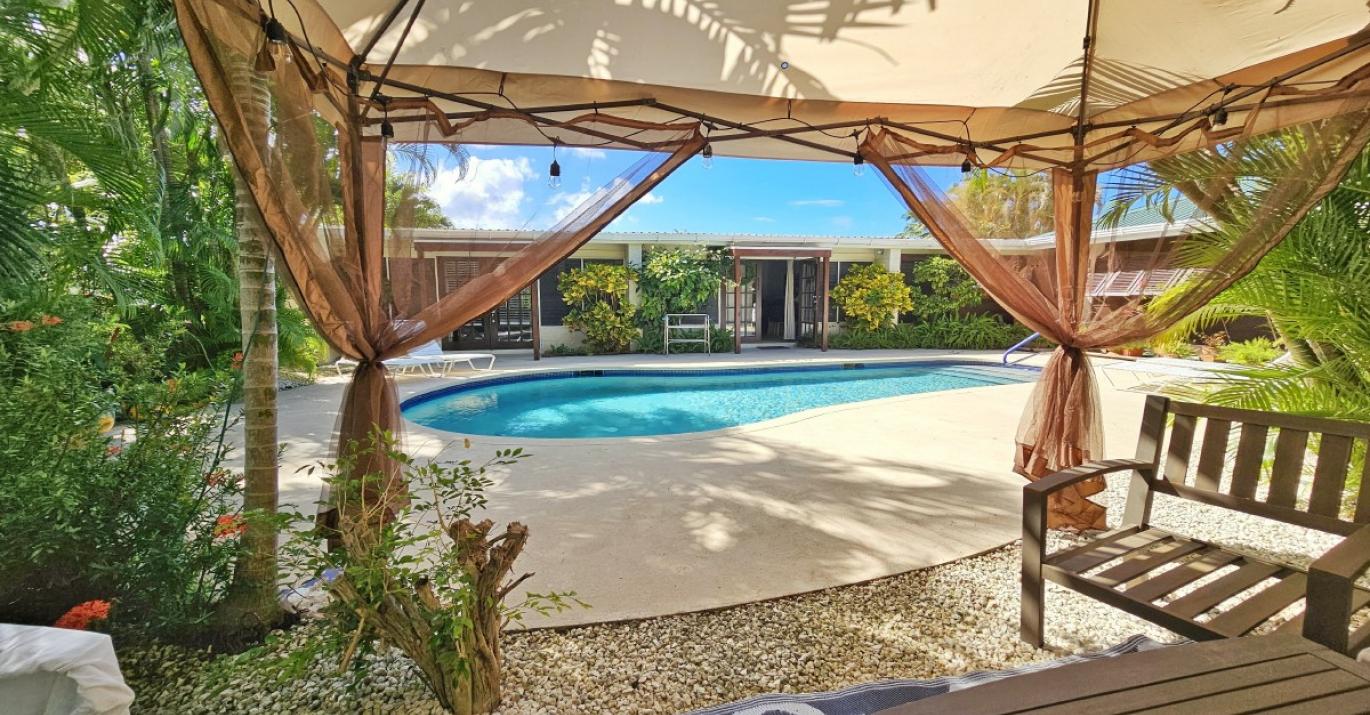 Sunset Crest 122 Poui Ave