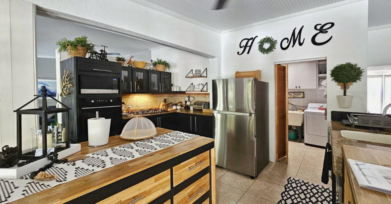 Sunset Crest 122 Poui Ave