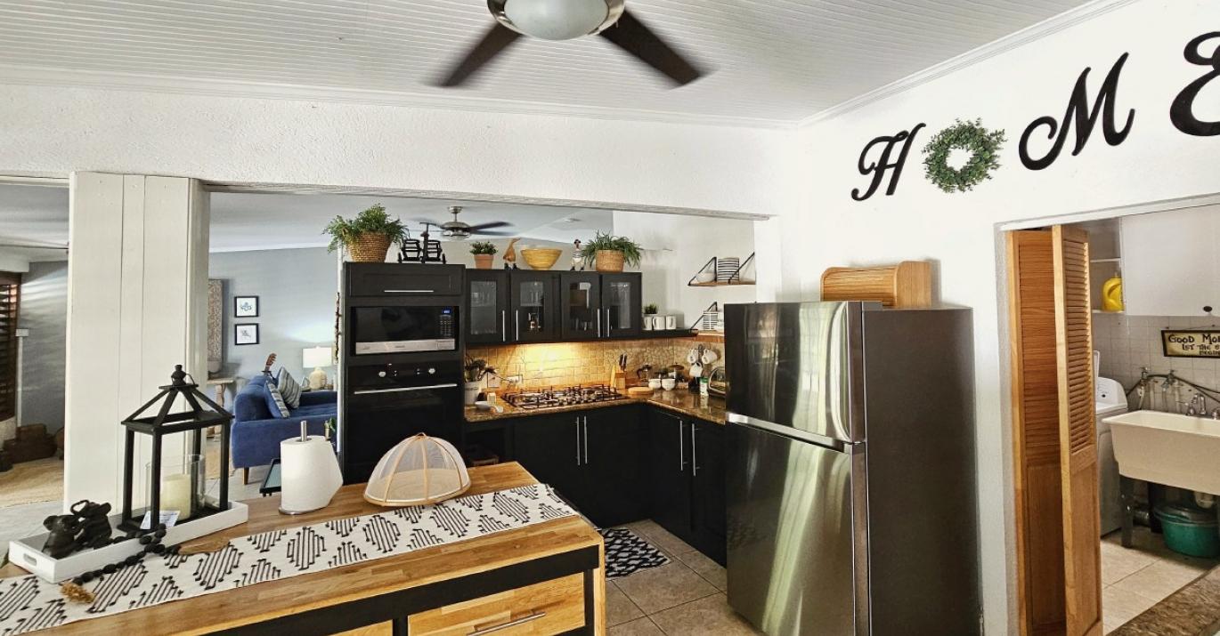 Sunset Crest 122 Poui Ave