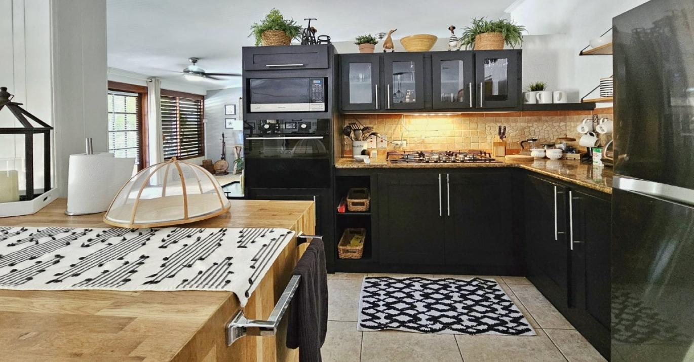 Sunset Crest 122 Poui Ave