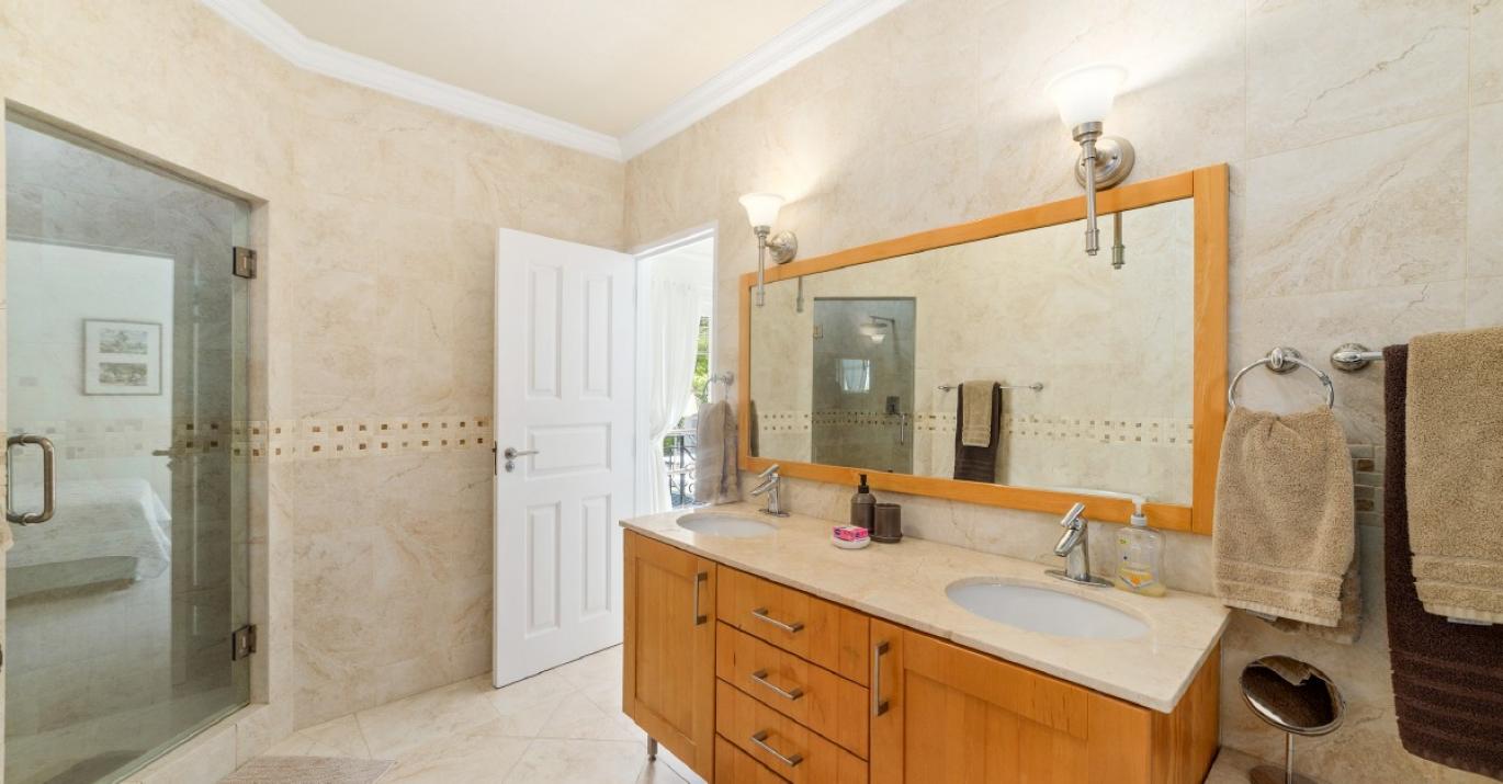 the falls villa 1 en suite 2