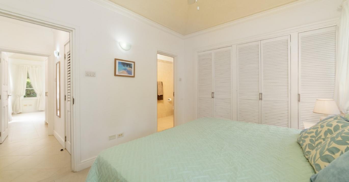 the falls villa 1 en suite bedroom