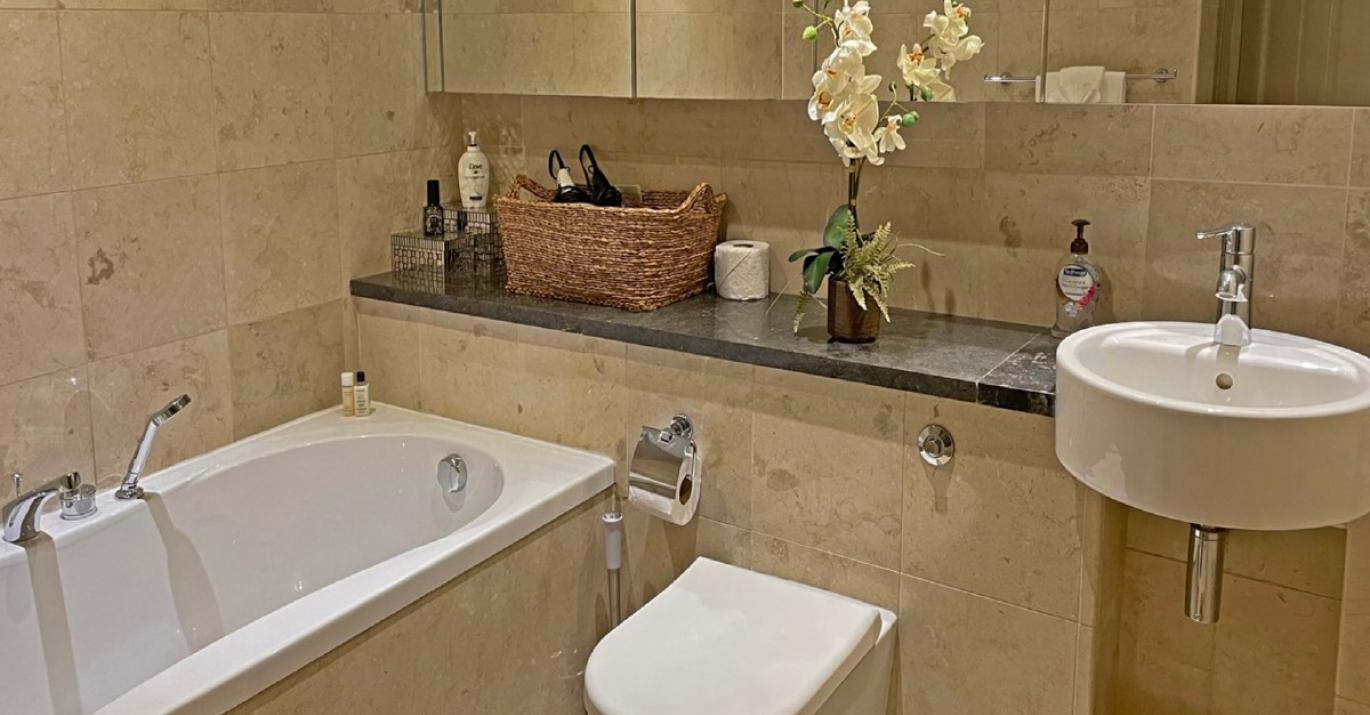 waterside 104 bathtub