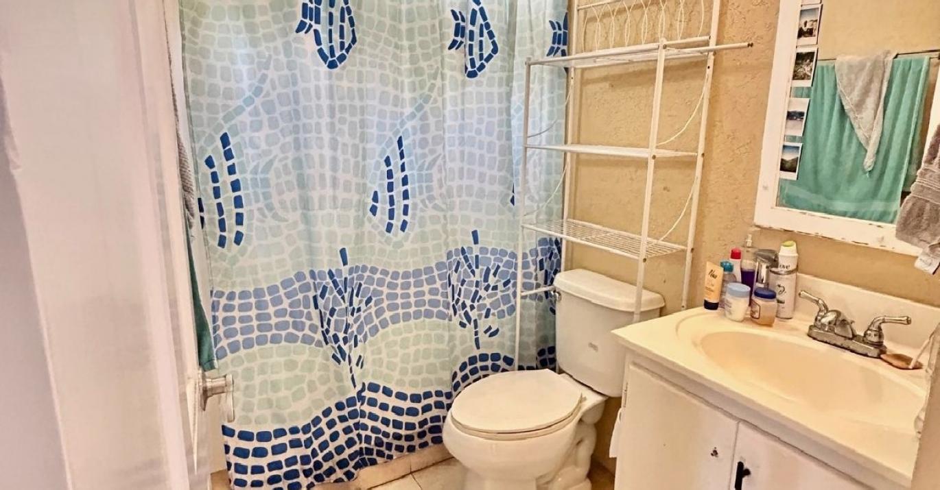 Welches Grove 20 bathroom two