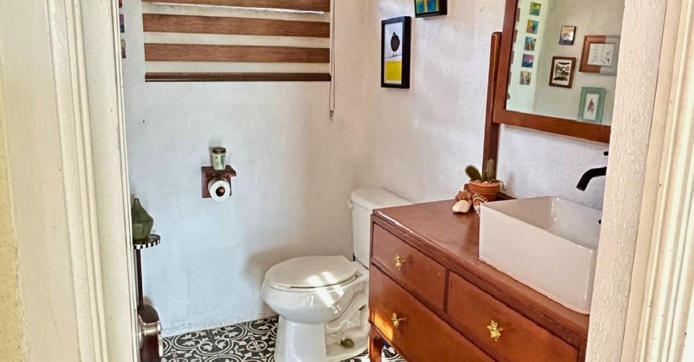 Welches Grove 20 powder room