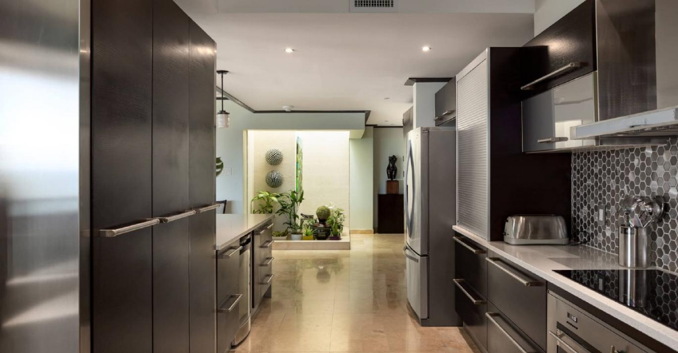 crowsnest full kitchen